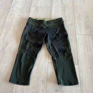 Lululemon Training Tough Crop *Full-On Luxtreme Palm Party Gator Green Black / G